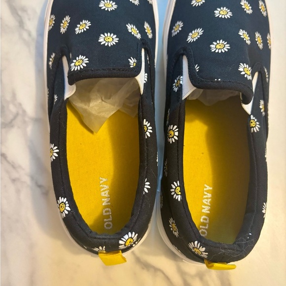 Kids Black Slip-On Canvas Shoes with Daisy Print - Picture 5 of 9